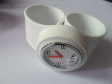 Puces blanches du Japon de montre de bracelet de silicone pour des enfants de famille