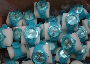 Cas de dos d'acier inoxydable de montre de quartz de silicone de résistant à l'eau de 3 atmosphères